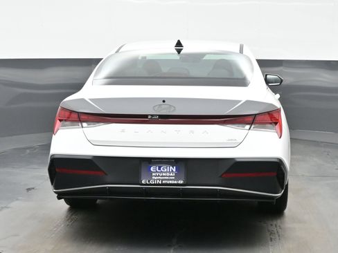 Certified 2025 Hyundai Elantra Limited image 5