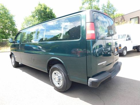 Used 2004 Chevrolet Express 3500 Extended Passenger RWD image 3