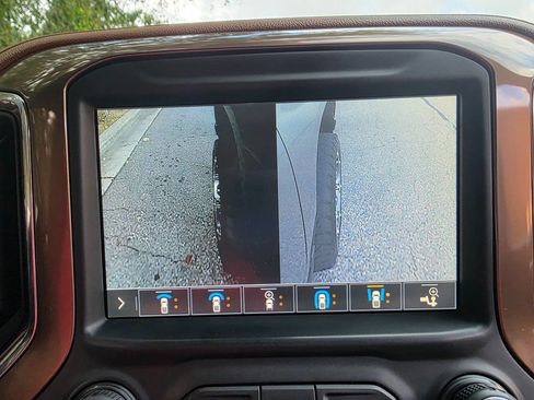 Used 2019 Chevrolet Silverado 1500 High Country w/ Technology Package image 38