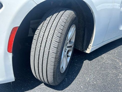 Used 2019 Dodge Charger SXT RWD image 4
