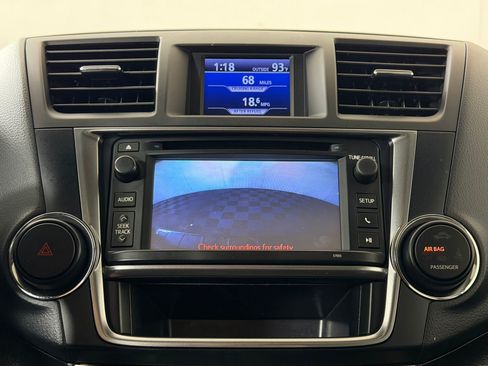Used 2013 Toyota Highlander SE FWD image 20