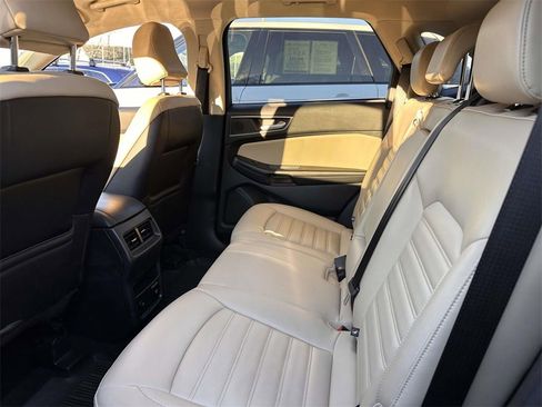 Used 2022 Ford Edge SEL w/ Convenience Package image 13