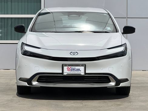 Used 2026 Toyota Prius Plug-In Hybrid FWD image 6