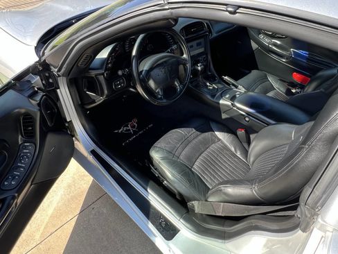 Used 2001 Chevrolet Corvette Coupe w/ Preferred Equipment Group2 image 31