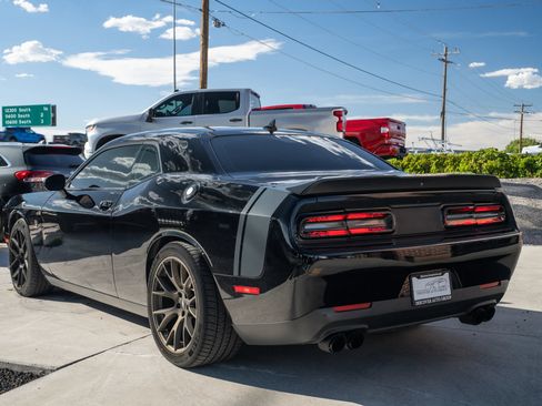 Used 2017 Dodge Challenger R/T Scat Pack w/ Leather Interior Group RWD image 5