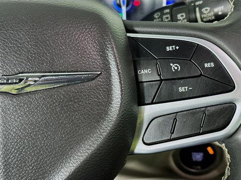 Used 2022 Chrysler Voyager LX FWD image 14
