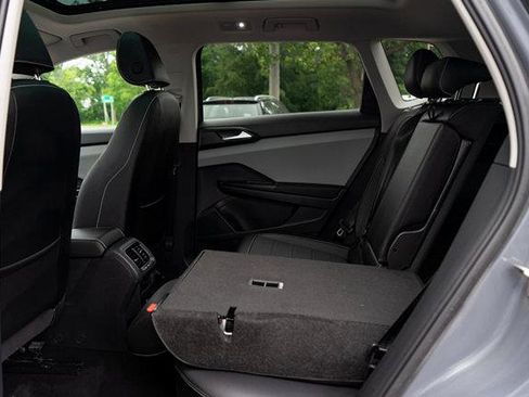 Certified 2023 Volkswagen Taos SE w/ Panoramic Sunroof Package AWD/4WD image 24