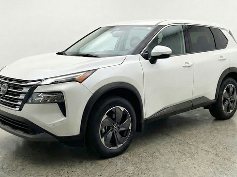 Used 2025 Nissan Rogue SV AWD/4WD image 3