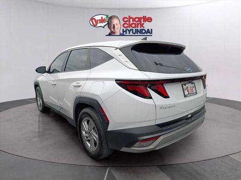 Used 2025 Hyundai Tucson SE image 4