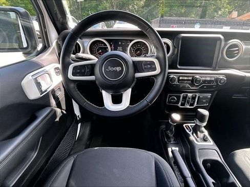 Used 2022 Jeep Wrangler Unlimited Sahara w/ Cold Weather Group AWD/4WD image 5