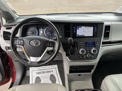 Used 2016 Toyota Sienna image 17