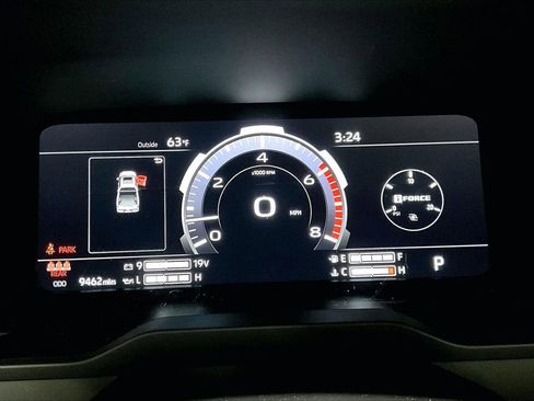 Used 2025 Toyota Tundra Platinum AWD/4WD image 18