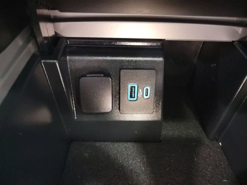 Used 2023 Ford Explorer XLT w/ Equipment Group 202A AWD/4WD image 22