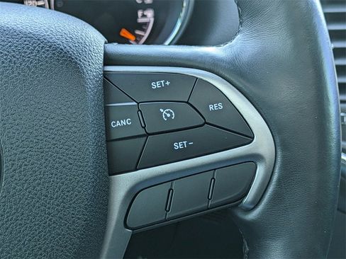 Used 2018 Jeep Grand Cherokee Altitude image 24