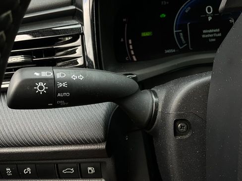 Used 2025 Toyota Camry SE image 34