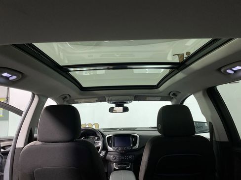 Used 2023 GMC Terrain SLE w/ Driver Convenience Package image 21