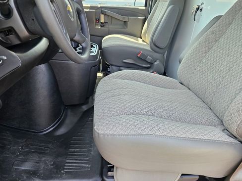 New 2026 Chevrolet Express 2500 Extended w/ Communications Package RWD image 17