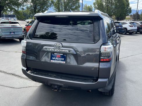 Used 2017 Toyota 4Runner SR5 AWD/4WD image 8