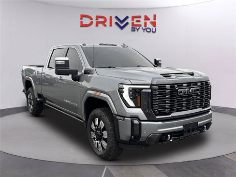 Used 2024 GMC Sierra 3500 Denali Ultimate AWD/4WD image 2