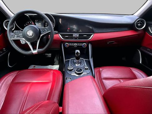 Used 2019 Alfa Romeo Giulia w/ Nero Edizione RWD image 16