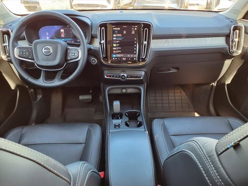 Used 2025 Volvo XC40 B5 Core w/ Protection Package Premier image 17