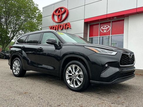 Certified 2024 Toyota Highlander Limited AWD/4WD image 8