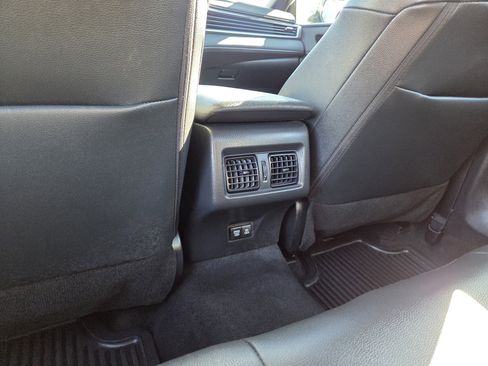 Used 2025 Toyota Camry SE image 19