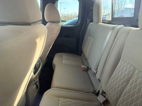 Used 2017 Nissan Titan SV image 16