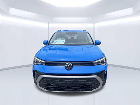 New 2026 Volkswagen Taos SE FWD image 2