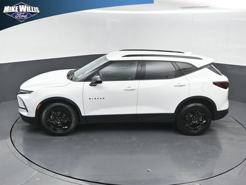 Used 2024 Chevrolet Blazer LT w/ Convenience Package FWD image 12