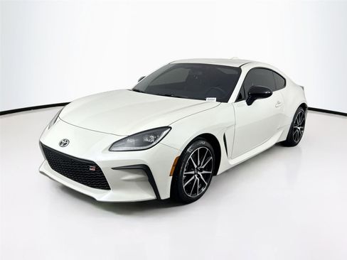 Certified 2025 Toyota GR86 image 2