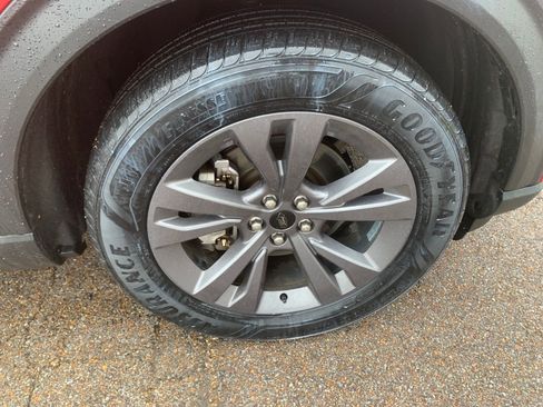 Used 2023 Ford Explorer XLT w/ Equipment Group 202A image 10