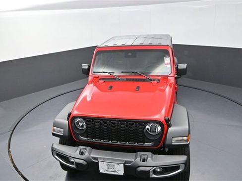 New 2025 Jeep Gladiator Sport image 10