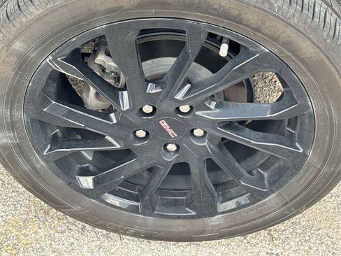 Used 2023 GMC Terrain SLT w/ Tech Package image 15