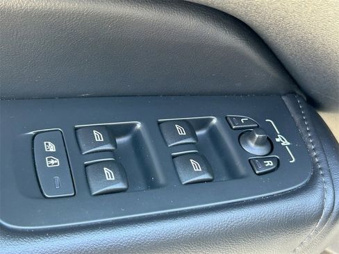 Used 2024 Volvo XC60 B5 Plus image 21