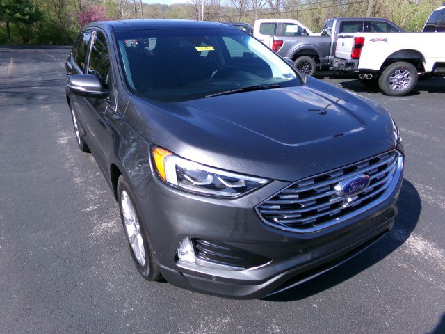 Used 2019 Ford Edge Titanium w/ Equipment Group 301A AWD/4WD image 2