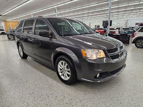Used 2018 Dodge Grand Caravan SXT image 3