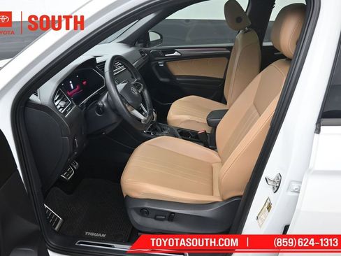 Used 2023 Volkswagen Tiguan SE R-Line FWD image 9