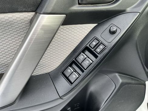 Used 2017 Subaru Forester 2.5i Premium w/ All-Weather Package image 17