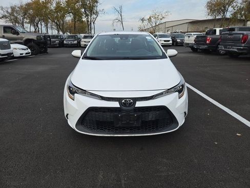 Used 2020 Toyota Corolla LE image 2