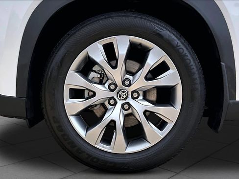 Used 2025 Toyota Grand Highlander FWD image 11