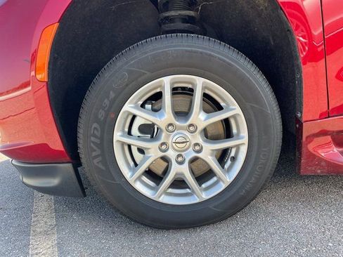 Used 2024 Chrysler Pacifica Touring image 23