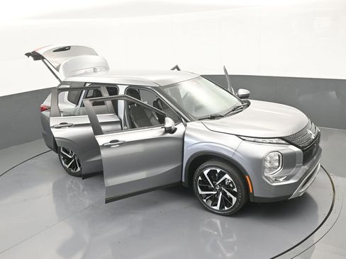 Used 2022 Mitsubishi Outlander SE image 73