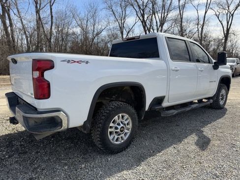 Used 2022 Chevrolet Silverado 2500 LT w/ Convenience Package image 4