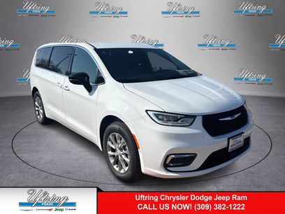 New 2026 Chrysler Pacifica Select
