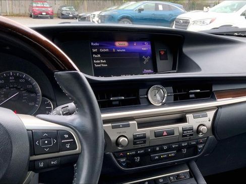 Used 2017 Lexus ES 350 w/ Luxury Package FWD image 5