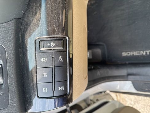 Used 2011 Kia Sorento LX image 14