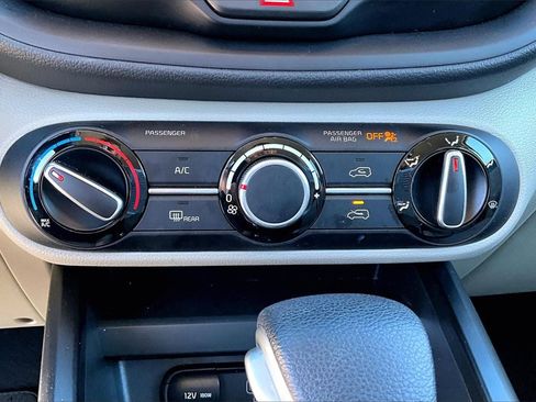 Used 2023 Kia Soul LX image 30