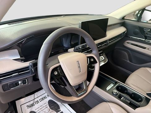 Certified 2023 Lincoln Corsair Standard FWD w/ Equipment Group 101A image 9