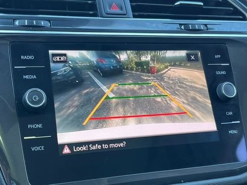 Certified 2023 Volkswagen Tiguan SE w/ Panoramic Sunroof Package FWD image 23